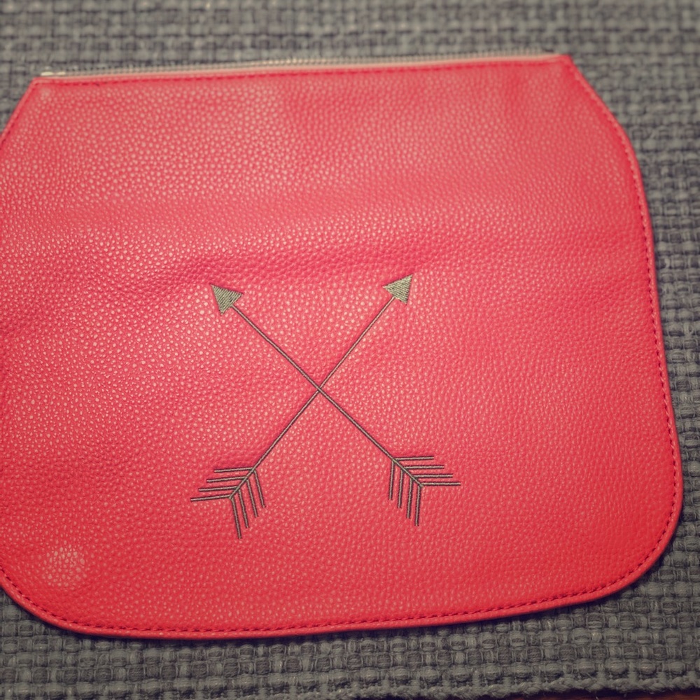 Beautiful Thirty One Coral Purse Flap Double Arrow